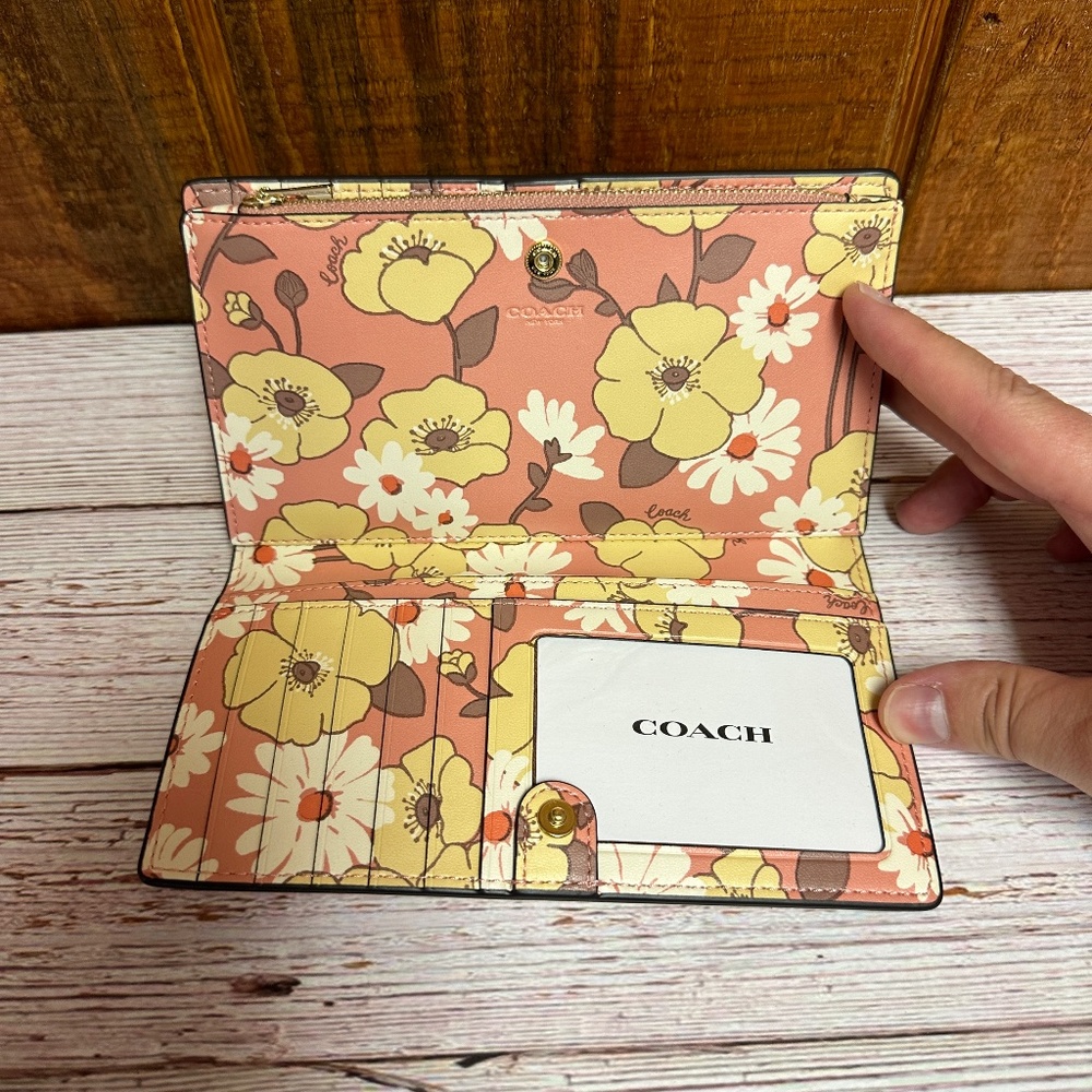 Coach Slim Zip Wallet With Floral Cluster Print Interior - Picture 4 of 6